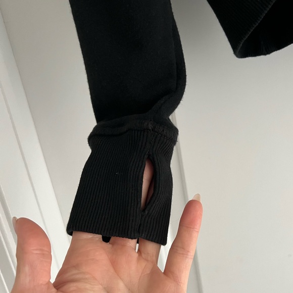 Aerie Offline twist-back Pullover Fleece Sweatshirt with Thumbholes - Picture 3 of 5